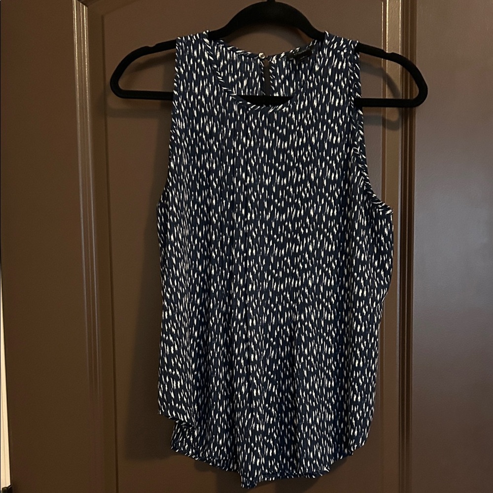 Ann Taylor Factory Navy and White pleated Sleeveless Top. Small